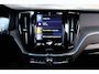 Volvo XC60 2.0 B5 Mild Hybrid Momentum Exclusive LED/VIRTUAL/PANO/STUUR+S.VERWARMING/19" LMV/360 CAM/CRUISE/ECC/12 MND GARANTIE!