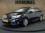 Toyota Avensis 1.6 VVT-i Aspiration - VASTE TREKHAAK 1.400KG GEREMD TREKGEWICHT - PARKEERSENSOREN VOOR - ACHTERUITRIJ CAMERA - MULTIMEDIA VOORBEREIDING - NAVIGATIE - CLIMATE CONTROL