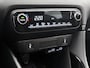 Toyota Yaris 1.5 Hybrid 115 Dynamic Comfort Pack | BTW voertuig | Dealer onderhouden | Stoel+stuurverwarming | Dodehoek detectie | Stoel+stuurverwarming | Parkeersensoren voor+achter | Draadloze telefoonlader | Navigatie | Apple CarPlay/And