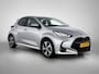Toyota Yaris 1.5 Hybrid 115 Dynamic Comfort Pack | BTW voertuig | Dealer onderhouden | Stoel+stuurverwarming | Dodehoek detectie | Stoel+stuurverwarming | Parkeersensoren voor+achter | Draadloze telefoonlader | Navigatie | Apple CarPlay/And