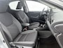 Toyota Yaris 1.5 Hybrid 115 Dynamic Comfort Pack | BTW voertuig | Dealer onderhouden | Stoel+stuurverwarming | Dodehoek detectie | Stoel+stuurverwarming | Parkeersensoren voor+achter | Draadloze telefoonlader | Navigatie | Apple CarPlay/And