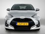Toyota Yaris 1.5 Hybrid 115 Dynamic Comfort Pack | BTW voertuig | Dealer onderhouden | Stoel+stuurverwarming | Dodehoek detectie | Stoel+stuurverwarming | Parkeersensoren voor+achter | Draadloze telefoonlader | Navigatie | Apple CarPlay/And