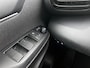 Toyota Yaris 1.5 Hybrid 115 Dynamic Comfort Pack | BTW voertuig | Dealer onderhouden | Stoel+stuurverwarming | Dodehoek detectie | Stoel+stuurverwarming | Parkeersensoren voor+achter | Draadloze telefoonlader | Navigatie | Apple CarPlay/And