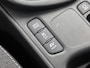 Toyota Yaris 1.5 Hybrid 115 Dynamic Comfort Pack | BTW voertuig | Dealer onderhouden | Stoel+stuurverwarming | Dodehoek detectie | Stoel+stuurverwarming | Parkeersensoren voor+achter | Draadloze telefoonlader | Navigatie | Apple CarPlay/And