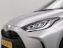 Toyota Yaris 1.5 Hybrid 115 Dynamic Comfort Pack | BTW voertuig | Dealer onderhouden | Stoel+stuurverwarming | Dodehoek detectie | Stoel+stuurverwarming | Parkeersensoren voor+achter | Draadloze telefoonlader | Navigatie | Apple CarPlay/And