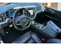 Volvo V60 2.0 T6 AWD Plug-in hybrid 293kW/399pk Aut8 Ultra Bright PANORAMADAK + HARMAN/KARDON + EL.TREKHAAK + STOELVENTILATIE&-MASSAGE + 360 CAMERA + BLIS + ADAPT.CRUISE + MATRIX LED + PILOT ASSIST + STUUR&STOEVERWARMING V&A + PARKSENSOREN + 18" LM-VELGEN!!