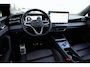 Volkswagen Tiguan 1.5 eHybrid R-Line Edition | PHEV | Pano | Trekhaak | 360° Camera | Deze Volkswagen Tiguan 1.5 eHybrid R-Line Edition is de ideale combinatie van dynamisch design, dagelijks comfort en moderne technologie. De sportieve R-Line styling geeft hem een krachtige u