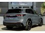 Volkswagen Tiguan 1.5 eHybrid R-Line Edition | PHEV | Pano | Trekhaak | 360° Camera | Deze Volkswagen Tiguan 1.5 eHybrid R-Line Edition is de ideale combinatie van dynamisch design, dagelijks comfort en moderne technologie. De sportieve R-Line styling geeft hem een krachtige u