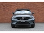 Volvo XC40 B4 Plus Dark | Panoramadak | Trekhaak | Premium audio by Harman Kardon | Verwarmbare voorstoelen, stuurwiel en voorruit | Apple carplay/Android auto |
