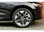Volvo XC60 T6 Plug-in hybrid AWD Plus Dark | Luchtvering | Trekhaak | Verwarmbare voorstoelen, stuurwiel en achterbank | Premium audio by Harman Kardon | Apple carplay/Android auto |