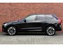 Volvo XC60 T6 Plug-in hybrid AWD Plus Dark | Luchtvering | Trekhaak | Verwarmbare voorstoelen, stuurwiel en achterbank | Premium audio by Harman Kardon | Apple carplay/Android auto |