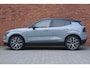 Volvo EX30 P8 AWD Plus Black Edition Europa 69 kWh | Elektrisch verstelbare voorstoelen | Stoel-/ stuurwielverwarming | Harman Kardon | Extra getint glas | 20 inch. lichtmetalen velgen | Dak in contrasterende kleur | Keyless entry | Pilot assist | Elektrische kofferklep | Apple carplay/ Android auto | Draadloze telefoonlader