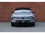 Volvo EX30 P8 AWD Plus Black Edition Europa 69 kWh | Elektrisch verstelbare voorstoelen | Stoel-/ stuurwielverwarming | Harman Kardon | Extra getint glas | 20 inch. lichtmetalen velgen | Dak in contrasterende kleur | Keyless entry | Pilot assist | Elektrische kofferklep | Apple carplay/ Android auto | Draadloze telefoonlader