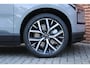 Volvo EX30 P8 AWD Plus Black Edition Europa 69 kWh | Elektrisch verstelbare voorstoelen | Stoel-/ stuurwielverwarming | Harman Kardon | Extra getint glas | 20 inch. lichtmetalen velgen | Dak in contrasterende kleur | Keyless entry | Pilot assist | Elektrische kofferklep | Apple carplay/ Android auto | Draadloze telefoonlader