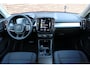 Volvo XC40 T2 Momentum Business | Dealeronderhouden | Adaptive Cruise Control | Parkeersensoren voor + achter | Parkeercamera | Stoelverwarming | Stuurwielverwarming | Navigatie | Climate Control