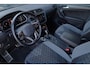 Volkswagen Tiguan 1.5 TSI R-Line Business+ 150PK / 110kW DSG, NL auto, nieuw door ons geleverd, 20" 'Suzuka' LMV, achteruitrijcamera (Rear View), parkeersensoren voor en achter (PDC), keyless start & entry, elektrische achterklep met sensorsturing (Easy Open), LED Matrix (IQ.Lights), digital cockpit pro, DAB+, Apple Carplay & Android Auto, navigatie, DAB+, draadloze telefoonlader, privacy glas, adaptieve crusie control (ACC), chrome dakrails, dynamische richtingaanwijzers, R-Line in- en exterieur, elektrisch verstel-, verwarm- en inklapbare buitenspiegels, verwarmbare voorstoel etc.