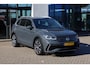 Volkswagen Tiguan 1.5 TSI R-Line Business+ 150PK / 110kW DSG, NL auto, nieuw door ons geleverd, 20" 'Suzuka' LMV, achteruitrijcamera (Rear View), parkeersensoren voor en achter (PDC), keyless start & entry, elektrische achterklep met sensorsturing (Easy Open), LED Matrix (IQ.Lights), digital cockpit pro, DAB+, Apple Carplay & Android Auto, navigatie, DAB+, draadloze telefoonlader, privacy glas, adaptieve crusie control (ACC), chrome dakrails, dynamische richtingaanwijzers, R-Line in- en exterieur, elektrisch verstel-, verwarm- en inklapbare buitenspiegels, verwarmbare voorstoel etc.