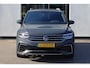 Volkswagen Tiguan 1.5 TSI R-Line Business+ 150PK / 110kW DSG, NL auto, nieuw door ons geleverd, 20" 'Suzuka' LMV, achteruitrijcamera (Rear View), parkeersensoren voor en achter (PDC), keyless start & entry, elektrische achterklep met sensorsturing (Easy Open), LED Matrix (IQ.Lights), digital cockpit pro, DAB+, Apple Carplay & Android Auto, navigatie, DAB+, draadloze telefoonlader, privacy glas, adaptieve crusie control (ACC), chrome dakrails, dynamische richtingaanwijzers, R-Line in- en exterieur, elektrisch verstel-, verwarm- en inklapbare buitenspiegels, verwarmbare voorstoel etc.