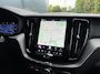 Volvo XC60 2.0 T6 Plug-in hybrid AWD Plus Black Edition | Trekhaak | SoH 96% | Harman/Kardon | Pano | 360 camera | Stoel & stuurverwarming |