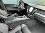 Volvo XC60 2.0 T6 Plug-in hybrid AWD Plus Black Edition | Trekhaak | SoH 96% | Harman/Kardon | Pano | 360 camera | Stoel & stuurverwarming |