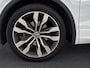 Volkswagen Tiguan 1.5 TSI 150pk DSG R-Line · Panoramadak · Camera · Trekhaak · Harman Kardon Sound  · Apple/Android Car Play · Keyless · Matrix LED · Stuur- & Stoelverwarming ·