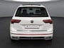 Volkswagen Tiguan 1.5 TSI 150pk DSG R-Line · Panoramadak · Camera · Trekhaak · Harman Kardon Sound  · Apple/Android Car Play · Keyless · Matrix LED · Stuur- & Stoelverwarming ·