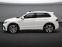 Volkswagen Tiguan 1.5 TSI 150pk DSG R-Line · Panoramadak · Camera · Trekhaak · Harman Kardon Sound  · Apple/Android Car Play · Keyless · Matrix LED · Stuur- & Stoelverwarming ·
