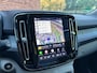 Volvo XC40 B4 Automaat Plus Dark | Demo deal | Panoramisch schuif-/ kanteldak | Harman Kardon | Elektrische voorstoelen met geheugenfunctie | 360 graden camera | Stoel-/ stuurwielverwarming | Verwarmde achterbank | Extra getint glas | 20 inch. lichtmetalen velgen | Pilot assist |