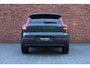 Volvo XC40 B4 Automaat Plus Dark | Demo deal | Panoramisch schuif-/ kanteldak | Harman Kardon | Elektrische voorstoelen met geheugenfunctie | 360 graden camera | Stoel-/ stuurwielverwarming | Verwarmde achterbank | Extra getint glas | 20 inch. lichtmetalen velgen | Pilot assist |