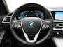 BMW 3-Serie Touring 330e Sportline PHEV 293pk Dealer O.H. | SOH 90,9% | Panodak | Adaptive Cruise | Head Up | 360 Camera | Lederen Sportstoelen & Stuur Verwarmd | Keyless | BLIS | Apple Carplay | Navigatie | DAB | Plug In Hybrid |