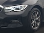 BMW 3-Serie Touring 330e Sportline PHEV 293pk Dealer O.H. | SOH 90,9% | Panodak | Adaptive Cruise | Head Up | 360 Camera | Lederen Sportstoelen & Stuur Verwarmd | Keyless | BLIS | Apple Carplay | Navigatie | DAB | Plug In Hybrid |