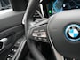 BMW 3-Serie Touring 330e Sportline PHEV 293pk Dealer O.H. | SOH 90,9% | Panodak | Adaptive Cruise | Head Up | 360 Camera | Lederen Sportstoelen & Stuur Verwarmd | Keyless | BLIS | Apple Carplay | Navigatie | DAB | Plug In Hybrid |