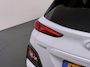 Hyundai Kona Premium 64kWh | 1ste eigenaar | ACCU 99% | Trekhaak | LEER | Camera | LED lampen | AUTOMAAT
