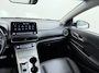 Hyundai Kona Premium 64kWh | 1ste eigenaar | ACCU 99% | Trekhaak | LEER | Camera | LED lampen | AUTOMAAT