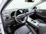 Hyundai Kona Premium 64kWh | 1ste eigenaar | ACCU 99% | Trekhaak | LEER | Camera | LED lampen | AUTOMAAT