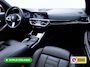 BMW 3-Serie Touring 320e Business Edition Plus | Camera | PDC V+A | Elec. achterklep | Cruise | Navigatie pro | Afn.Trekhaak Apple carplay/Android auto, Lederen bekleding, 18"LMV