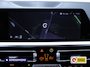 BMW 3-Serie Touring 320e Business Edition Plus | Camera | PDC V+A | Elec. achterklep | Cruise | Navigatie pro | Afn.Trekhaak Apple carplay/Android auto, Lederen bekleding, 18"LMV