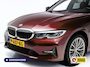 BMW 3-Serie Touring 320e Business Edition Plus | Camera | PDC V+A | Elec. achterklep | Cruise | Navigatie pro | Afn.Trekhaak Apple carplay/Android auto, Lederen bekleding, 18"LMV