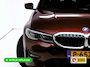 BMW 3-Serie Touring 320e Business Edition Plus | Camera | PDC V+A | Elec. achterklep | Cruise | Navigatie pro | Afn.Trekhaak Apple carplay/Android auto, Lederen bekleding, 18"LMV