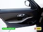 BMW 3-Serie Touring 320e Business Edition Plus | Camera | PDC V+A | Elec. achterklep | Cruise | Navigatie pro | Afn.Trekhaak Apple carplay/Android auto, Lederen bekleding, 18"LMV