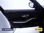 BMW 3-Serie Touring 320e Business Edition Plus | Camera | PDC V+A | Elec. achterklep | Cruise | Navigatie pro | Afn.Trekhaak Apple carplay/Android auto, Lederen bekleding, 18"LMV