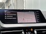 BMW 1-Serie BWJ 2021 | 118i 136PK High Ex. AUTOMAAT | LEER | M-PAKKET | CLIMA | NAVI | SPORTSTOELEN | 18'' LMV | STOELVERW | CARPLAY |
