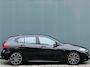 BMW 1-Serie BWJ 2021 | 118i 136PK High Ex. AUTOMAAT | LEER | M-PAKKET | CLIMA | NAVI | SPORTSTOELEN | 18'' LMV | STOELVERW | CARPLAY |
