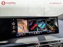 BMW iX xDrive45 101 kWh M-Sport 'Tansanitblau' Harman Kardon NL Auto! | Adaptive LED | Stuur/Stoelverwarming | DAB | Driving Assist. Plus