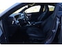 Mercedes-Benz CLA 180 AMG | 136pk | Panoramadak | Stoelverwarming | Camera | Deze Mercedes-Benz CLA 180 AMG Line combineert het elegante coupédesign met een sportieve uitstraling en het comfort dat je van Mercedes-Benz mag verwachten. De fraaie AMG-styling, de gestroo