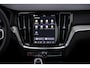 Volvo V60 2.0 T6 Plug-in hybrid AWD Ultra Dark | Schuif-/kanteldak | Head Up Display | Donker Glas | Sportstoelen | Power Seats | Harman Kardon |
