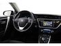 Toyota Auris Touring Sports 1.8 Hybrid Lease Plus | Panoramadak | Trekhaak | Navigatie | Stoelverwarming | Parkeersensoren voor/achter | Keyless | Cruise Control | Clima | Camera | Xenon | 16 inch | Bluetooth