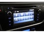 Toyota Auris Touring Sports 1.8 Hybrid Lease Plus | Panoramadak | Trekhaak | Navigatie | Stoelverwarming | Parkeersensoren voor/achter | Keyless | Cruise Control | Clima | Camera | Xenon | 16 inch | Bluetooth