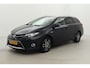 Toyota Auris Touring Sports 1.8 Hybrid Lease Plus | Panoramadak | Trekhaak | Navigatie | Stoelverwarming | Parkeersensoren voor/achter | Keyless | Cruise Control | Clima | Camera | Xenon | 16 inch | Bluetooth