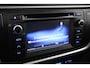 Toyota Auris Touring Sports 1.8 Hybrid Lease Plus | Panoramadak | Trekhaak | Navigatie | Stoelverwarming | Parkeersensoren voor/achter | Keyless | Cruise Control | Clima | Camera | Xenon | 16 inch | Bluetooth